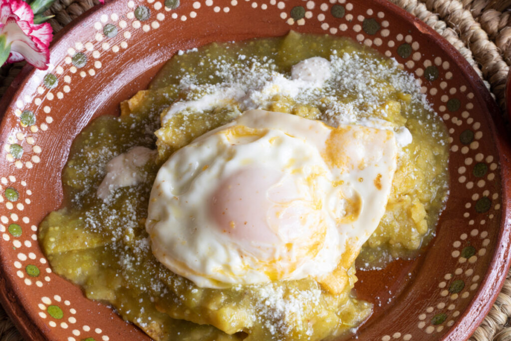 chilaquiles poblanos con habanero